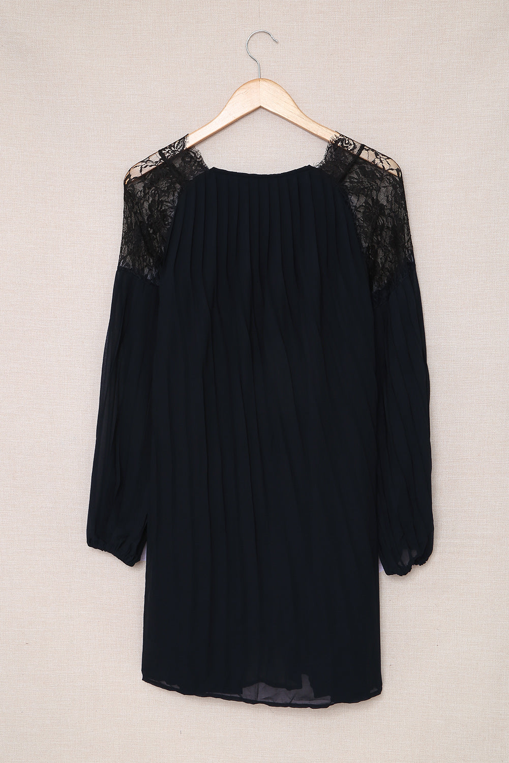 Mini-robe plissée en dentelle patchwork à manches lanternes