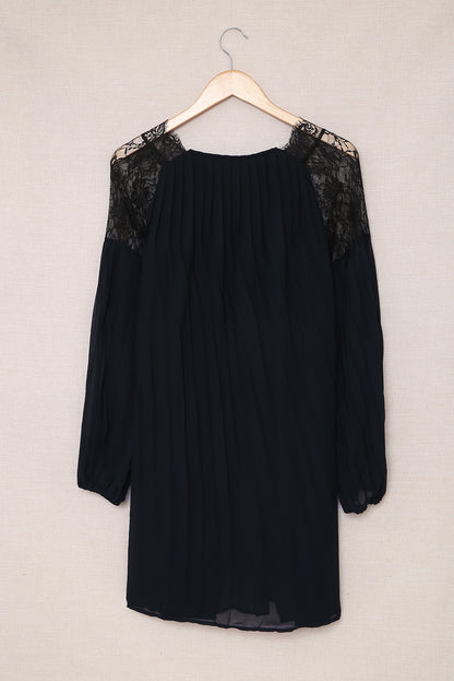 Mini-robe plissée en dentelle patchwork à manches lanternes