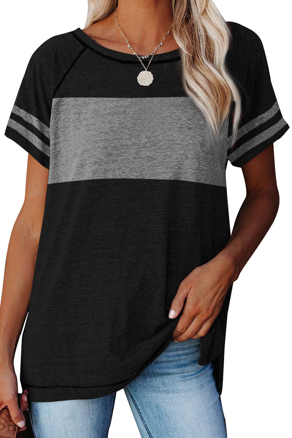 Camiseta con manga a rayas y bloques de color