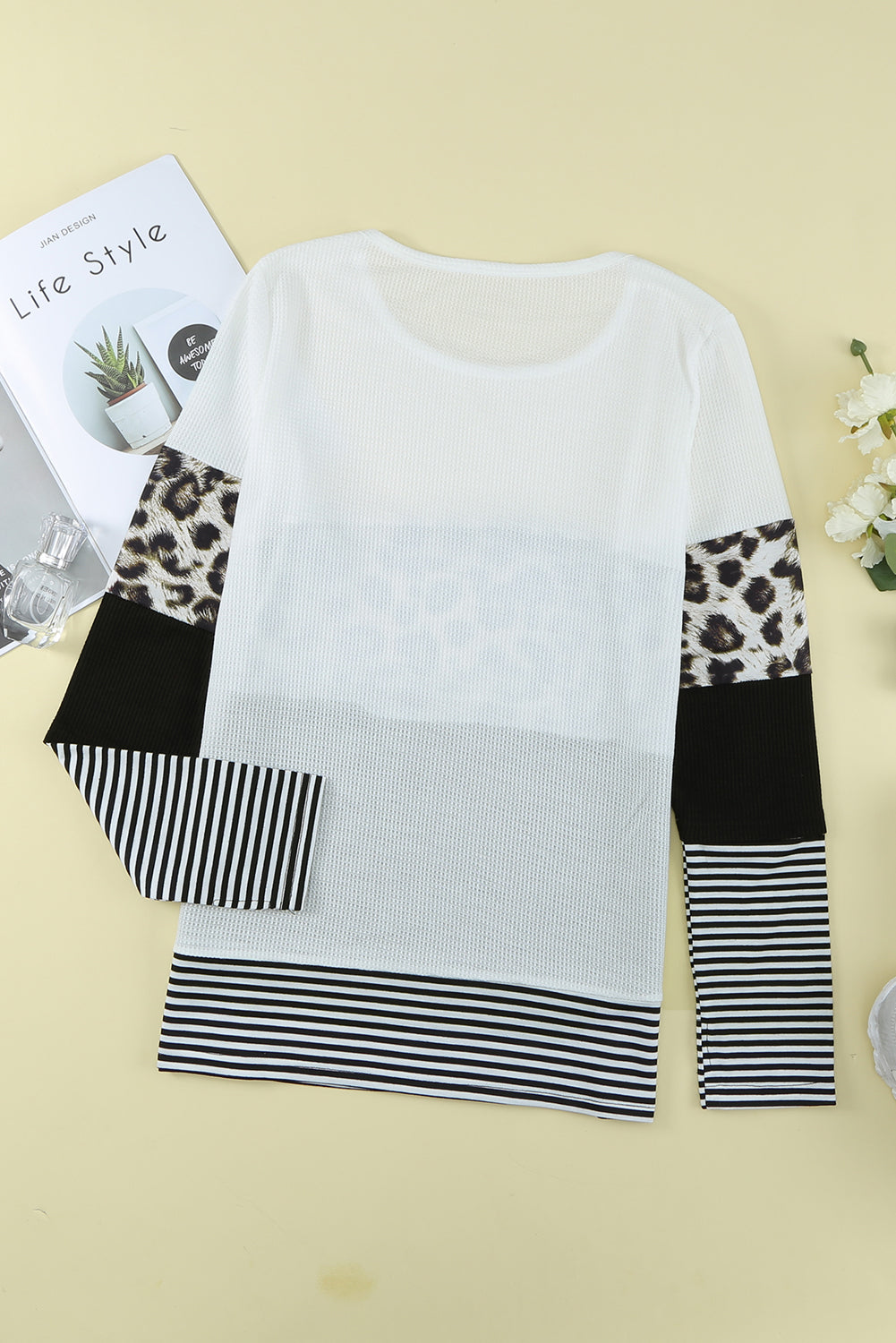 Top de manga larga con estampado de rayas y estampado de leopardo