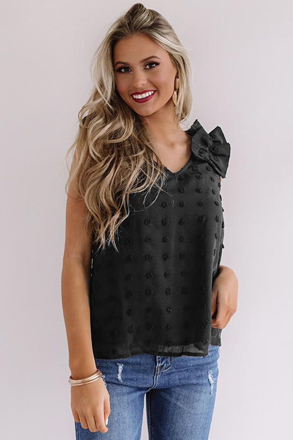 Top sin mangas de tejido Swiss Dot con tirantes con volantes 