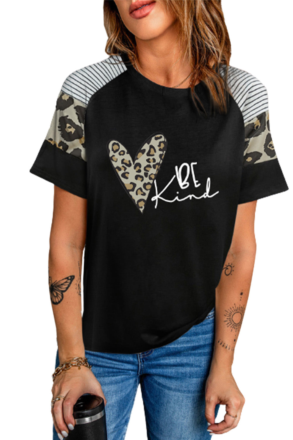 Camiseta de mujer de manga corta con estampado de leopardo a rayas