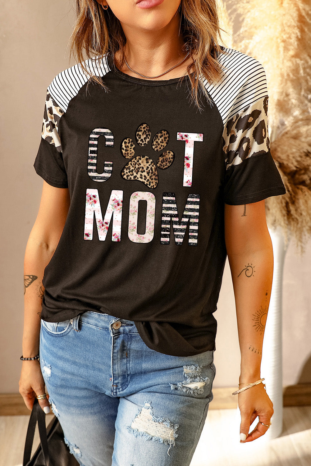 Camiseta de mujer de manga corta con estampado de leopardo a rayas