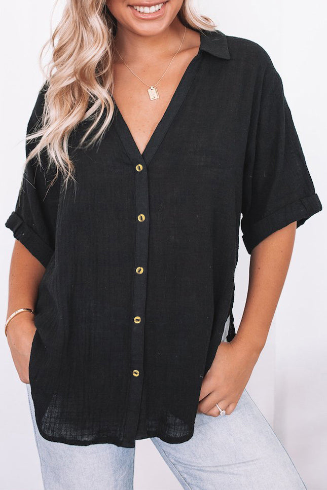 Camisa holgada de manga corta con botones y cuello en V 