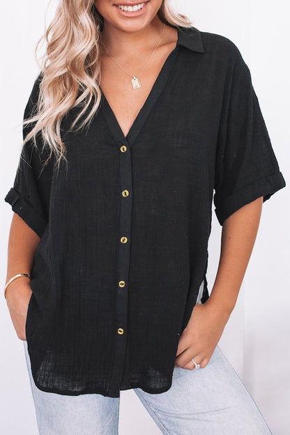 Camisa holgada de manga corta con botones y cuello en V 