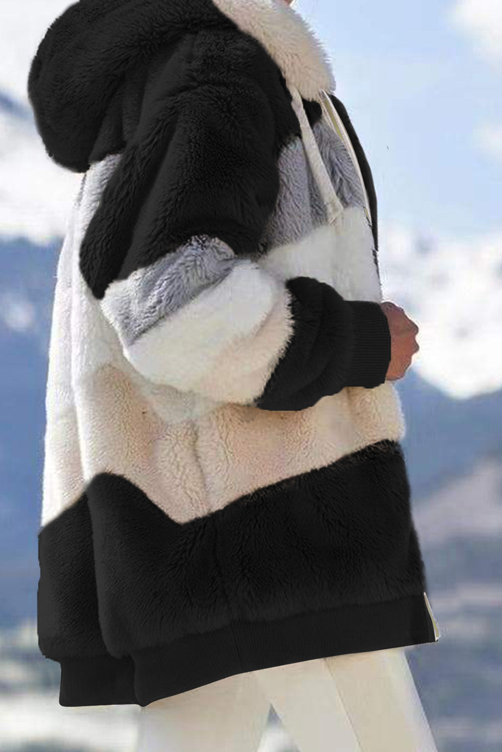 Abrigo sherpa con cremallera y bloques de color rojo vino con capucha 