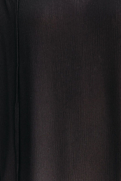 Vestido de playa con hombros descubiertos y encaje con escote dividido