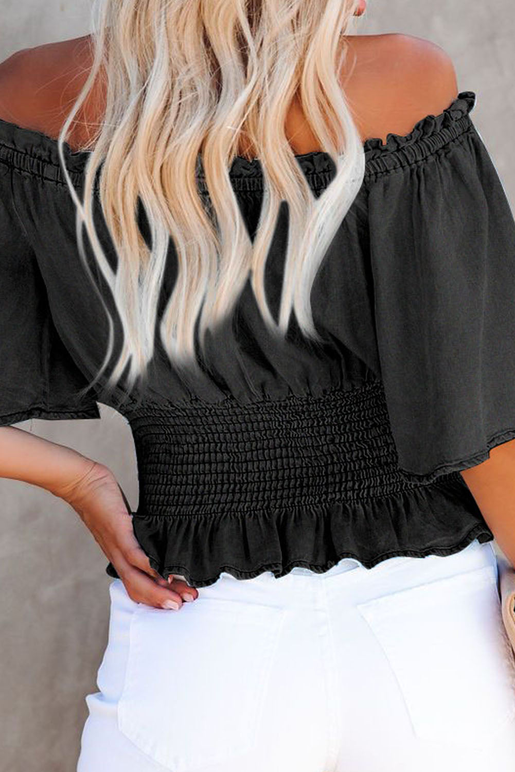 Top con hombros descubiertos y cintura fruncida 