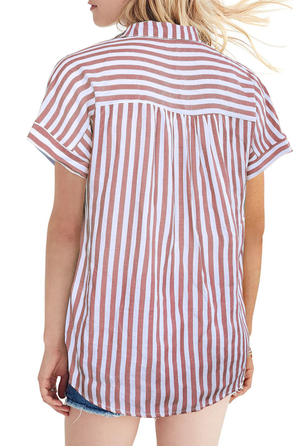 Blusa con estampado de rayas y botones de manga corta