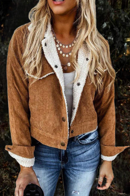 Chaqueta de pana con forro de sherpa verde militar