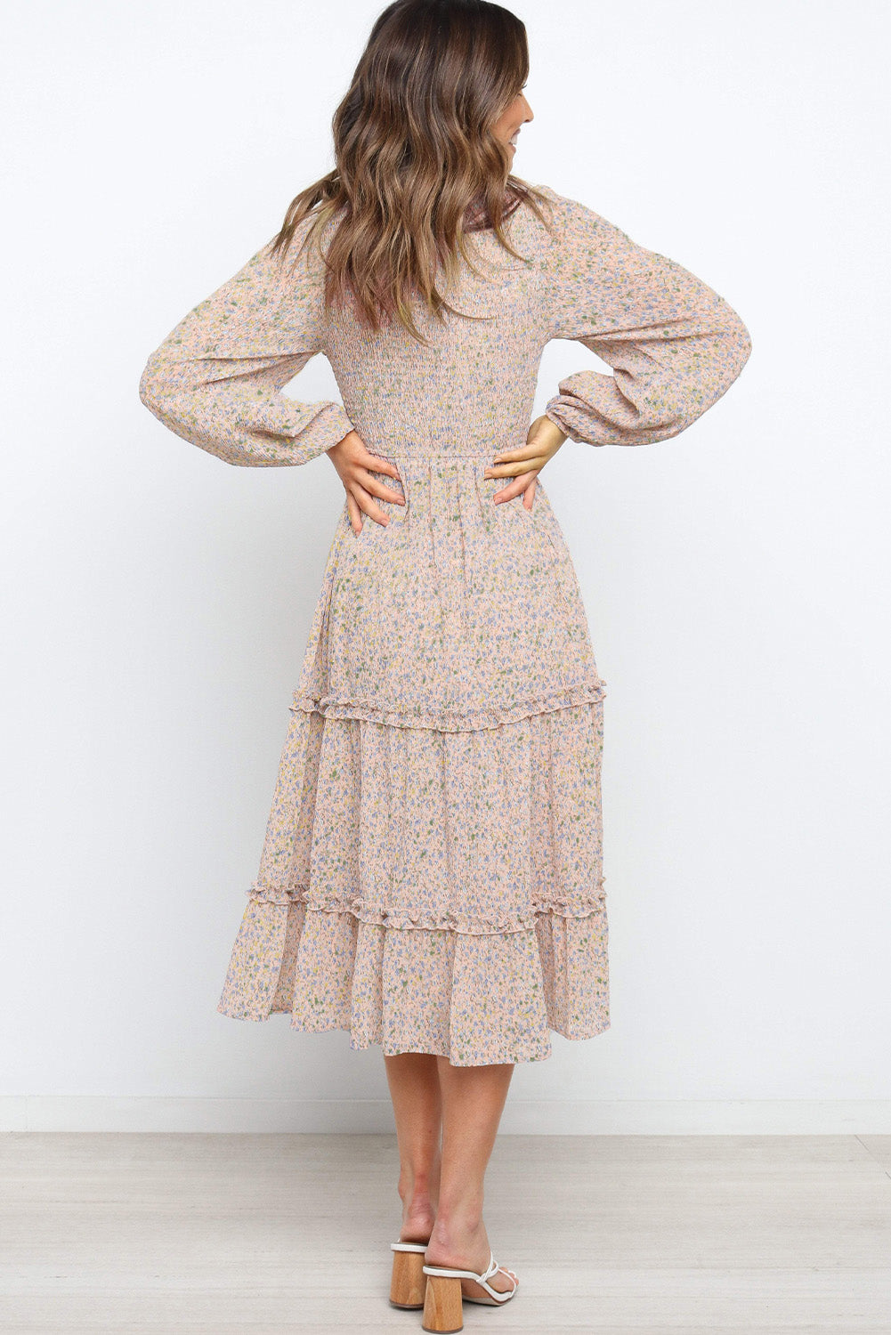 Robe fleurie à volants et manches lanternes 