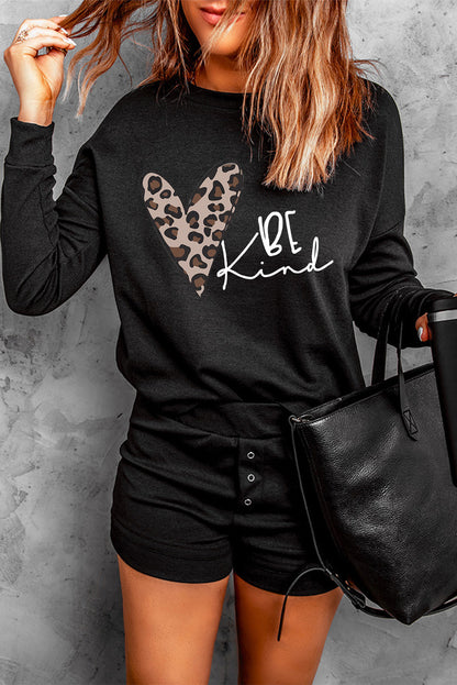 Ensemble deux pièces haut à manches tombantes et short en tricot côtelé gris