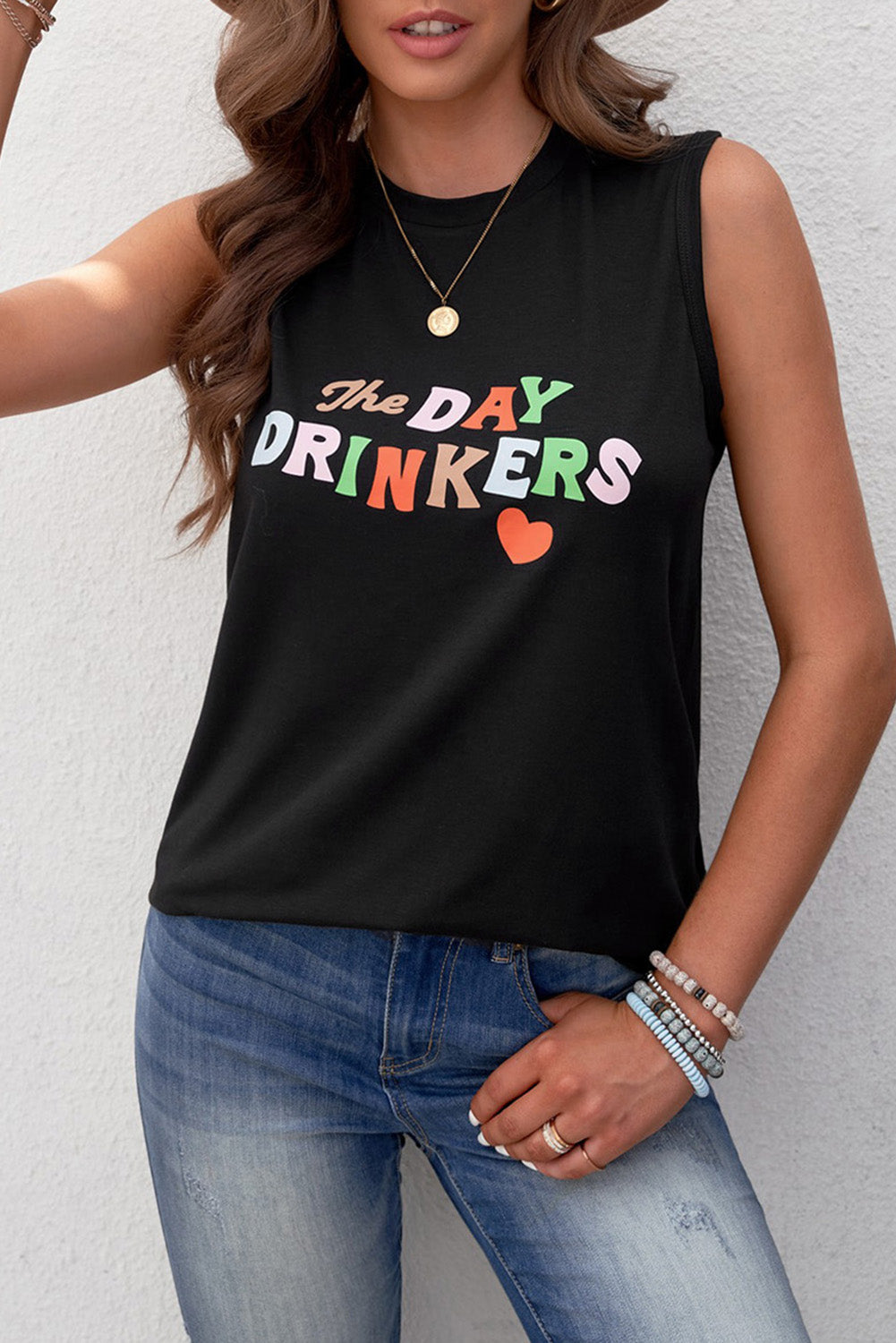 Camiseta sin mangas con estampado de letras The DAY DRINKERS