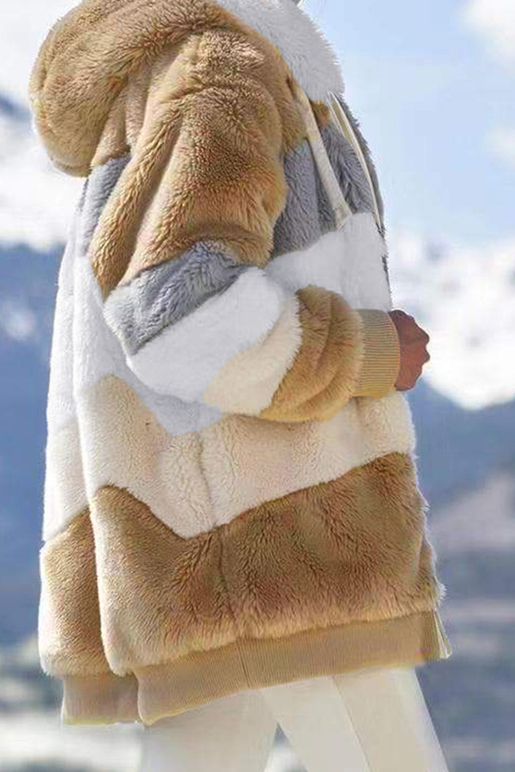 Abrigo sherpa con cremallera y bloques de color rojo vino con capucha 