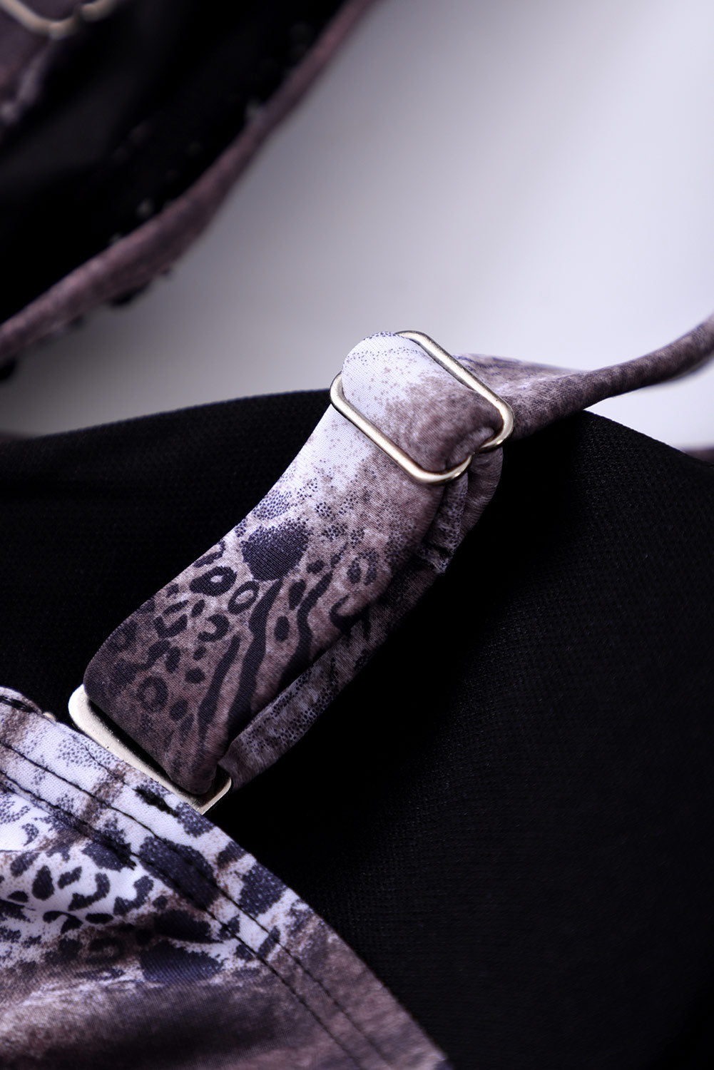 Maillot de bain une pièce plongeant à imprimé floral et treillis 