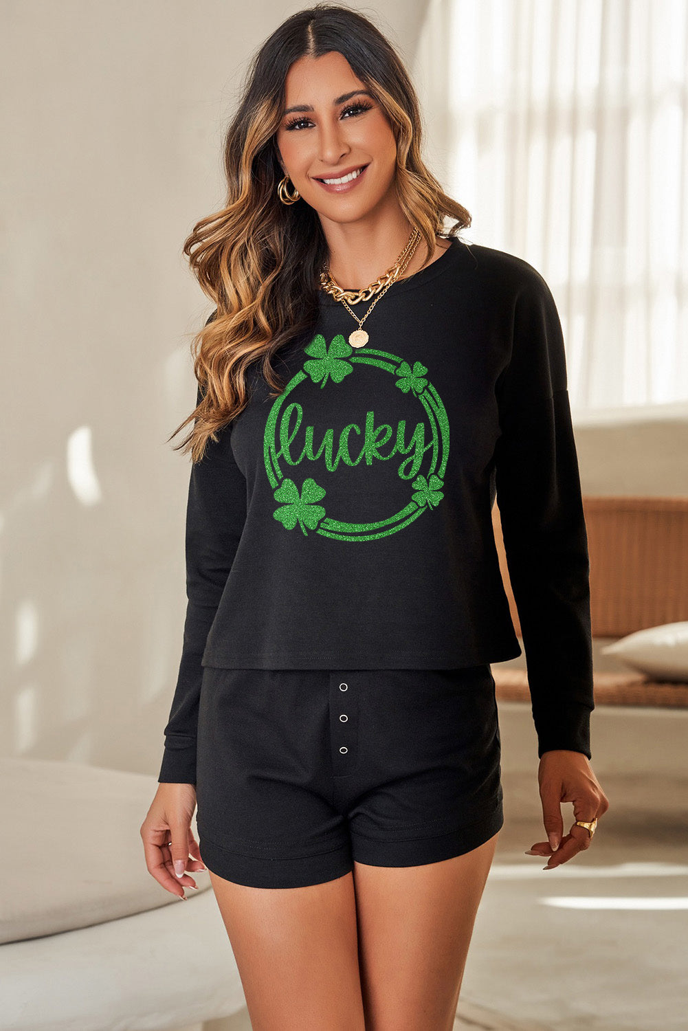 Ensemble deux pièces haut à manches tombantes et short en tricot côtelé gris