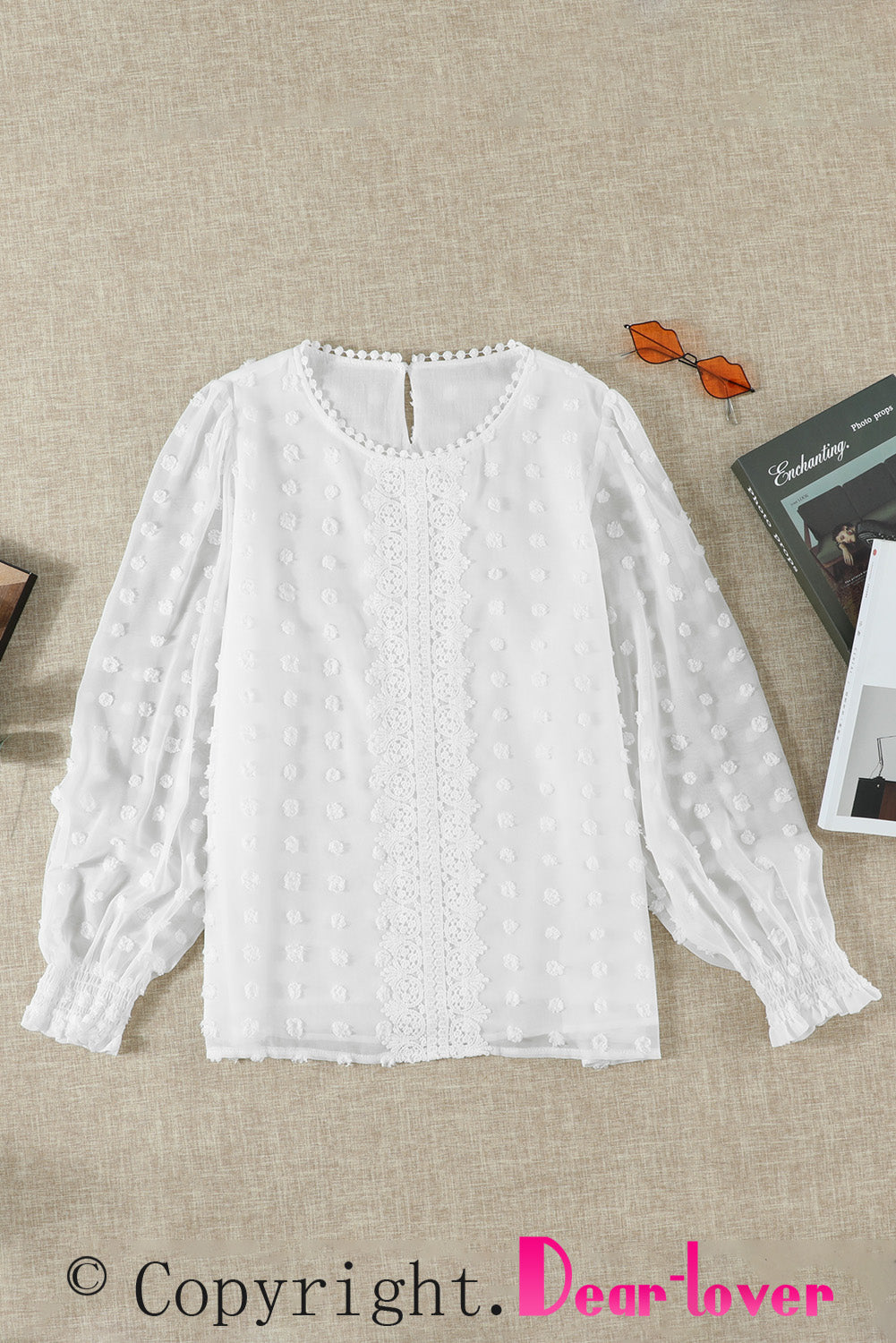 Blusa con manga farol y encaje de lunares