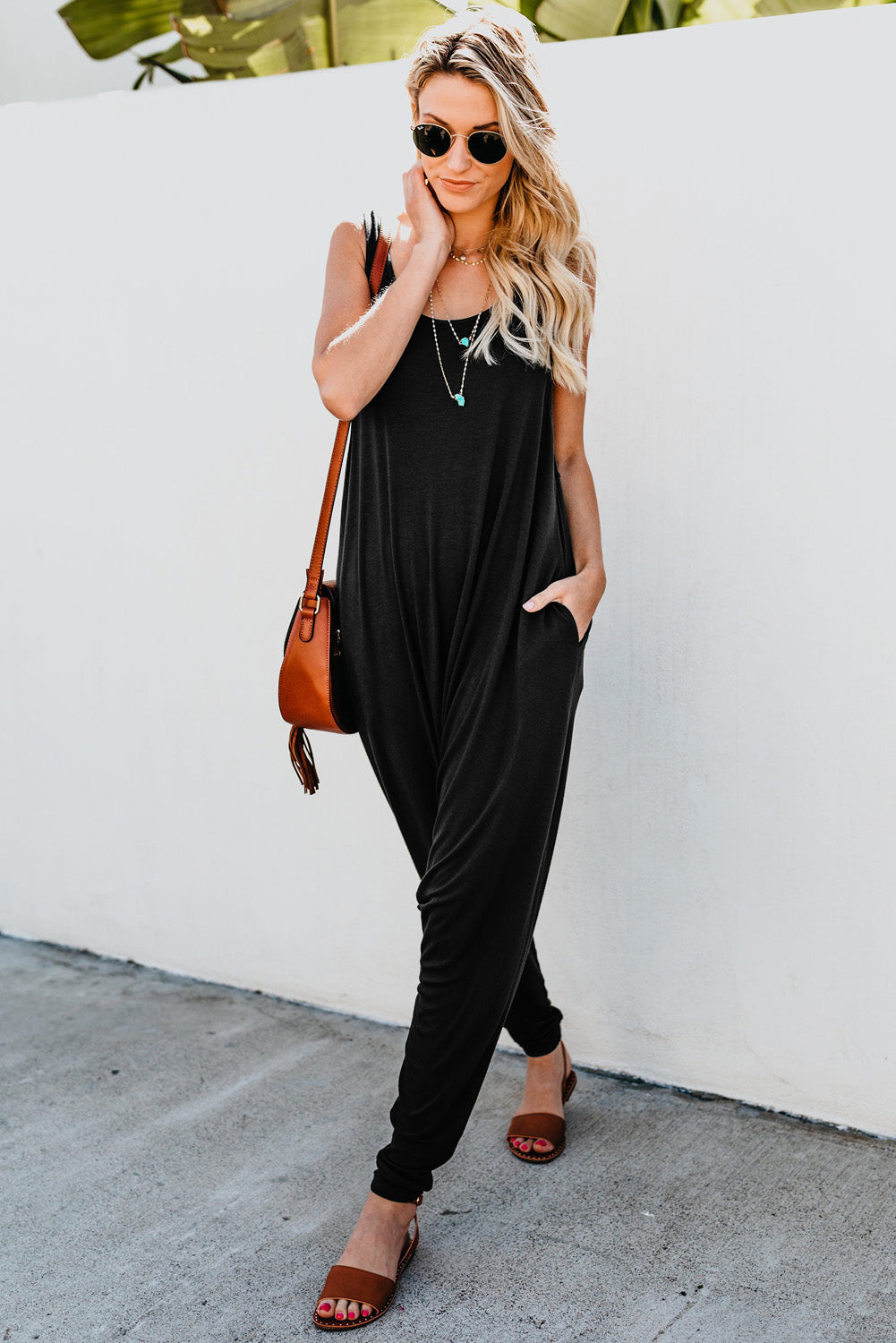 Mono harén con bolsillo sin mangas rojo vino