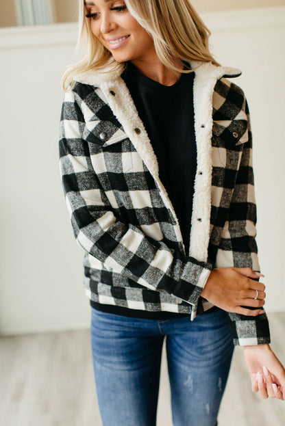 Chaqueta con botones de polar con estampado de cuadros