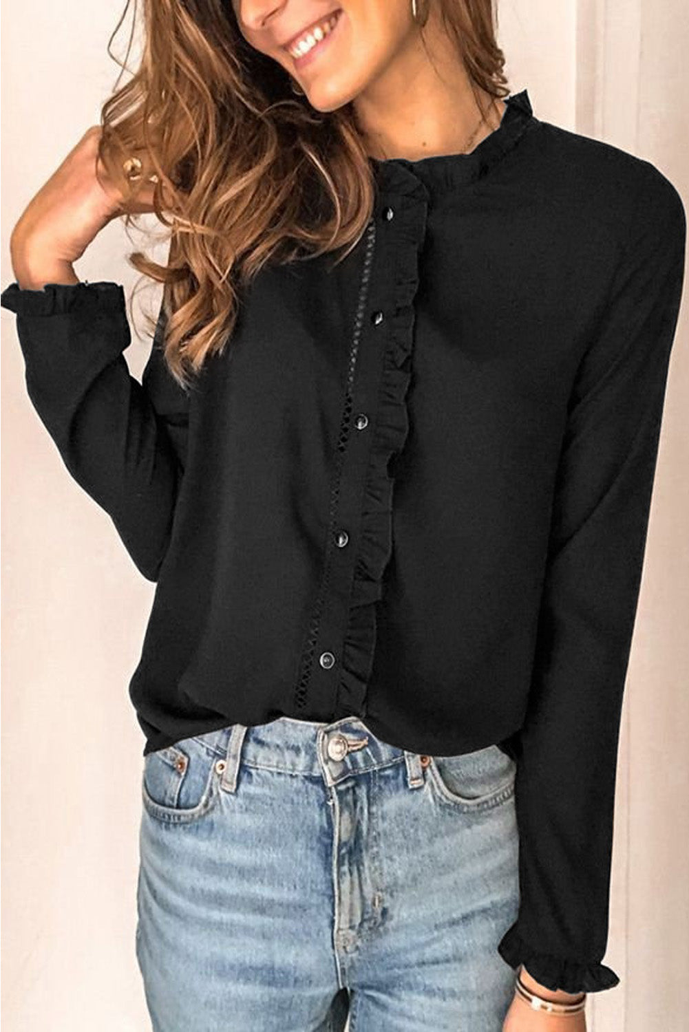 Chemise française boutonnée à encolure volantée