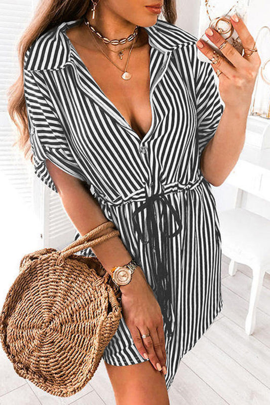 Minivestido con escote en V y manga con lengüeta con cordón y botones en el bolsillo a rayas