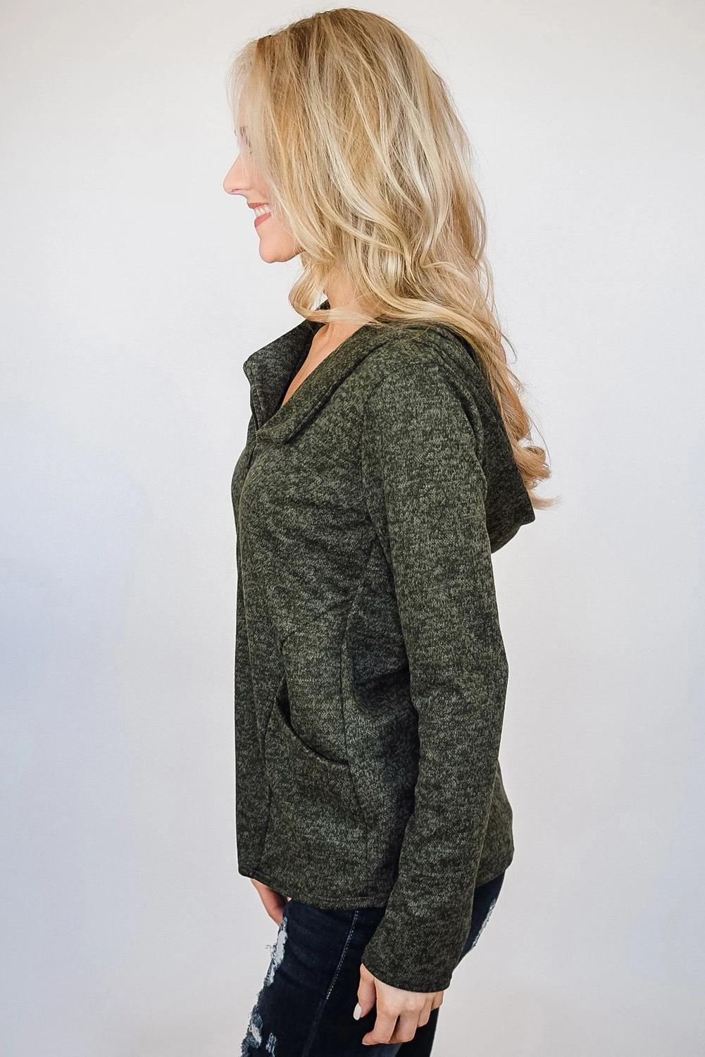 Abrigo tipo cárdigan con cremallera y capucha 