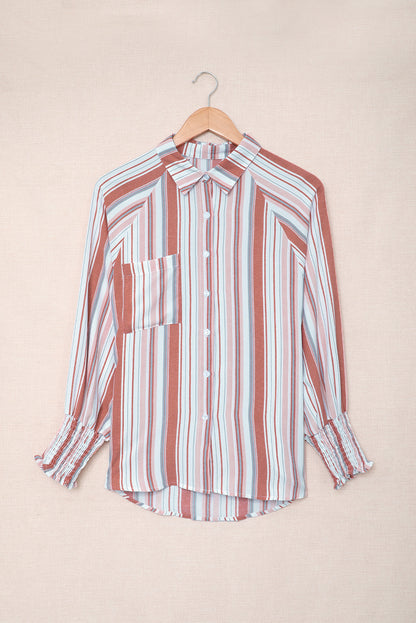 Chemise boutonnée rayée à poches et fentes 