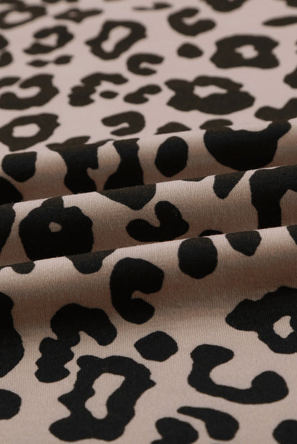 Camiseta con estampado de camuflaje y cuello redondo con bolsillo