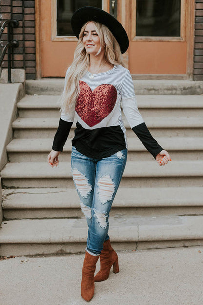 Haut rayé à manches longues et paillettes en forme de cœur