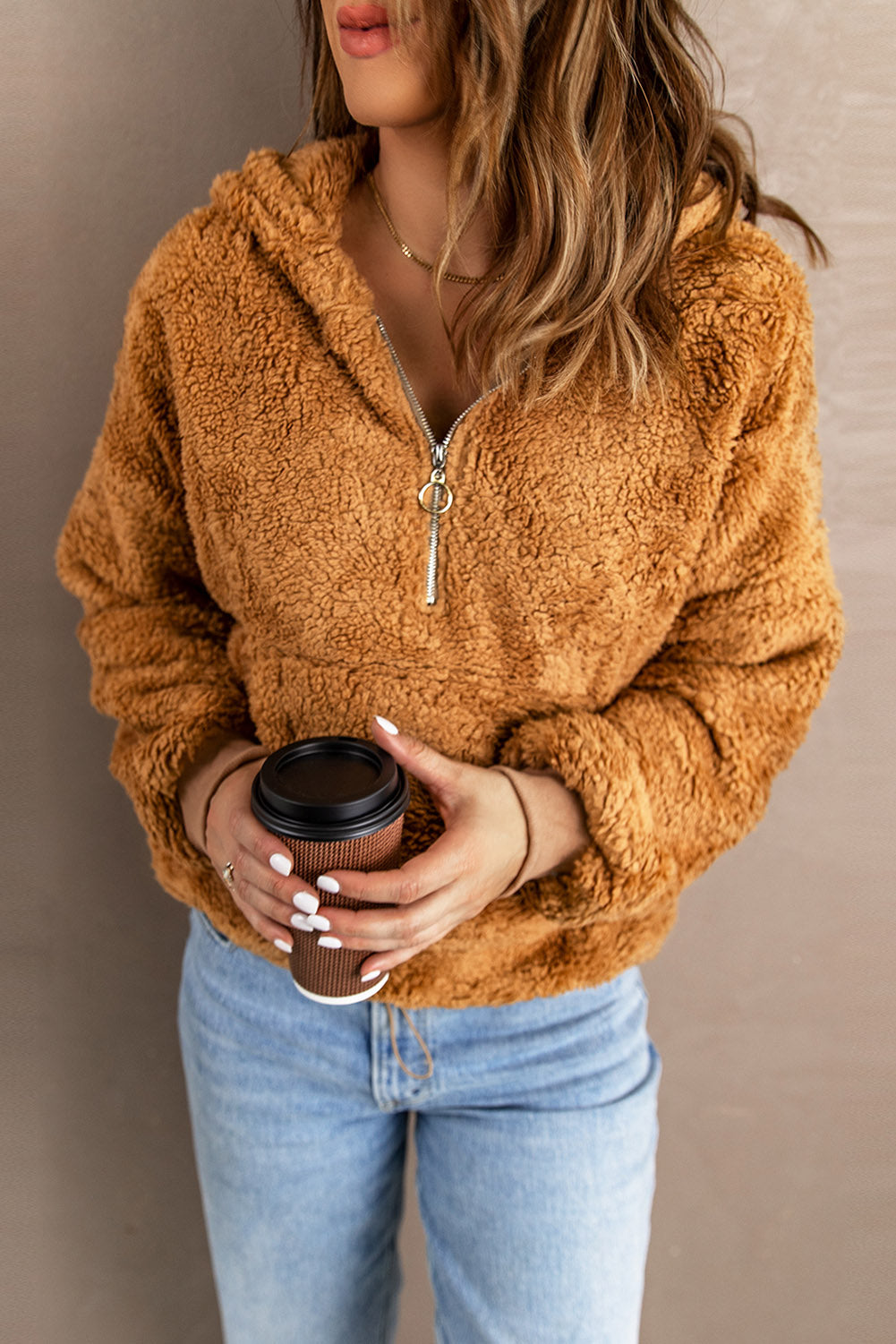 Sweat-shirt à capuche zippé 1/4 en sherpa avec kangourou