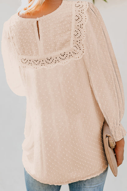 Blusa con mangas con volantes y lunares suizos