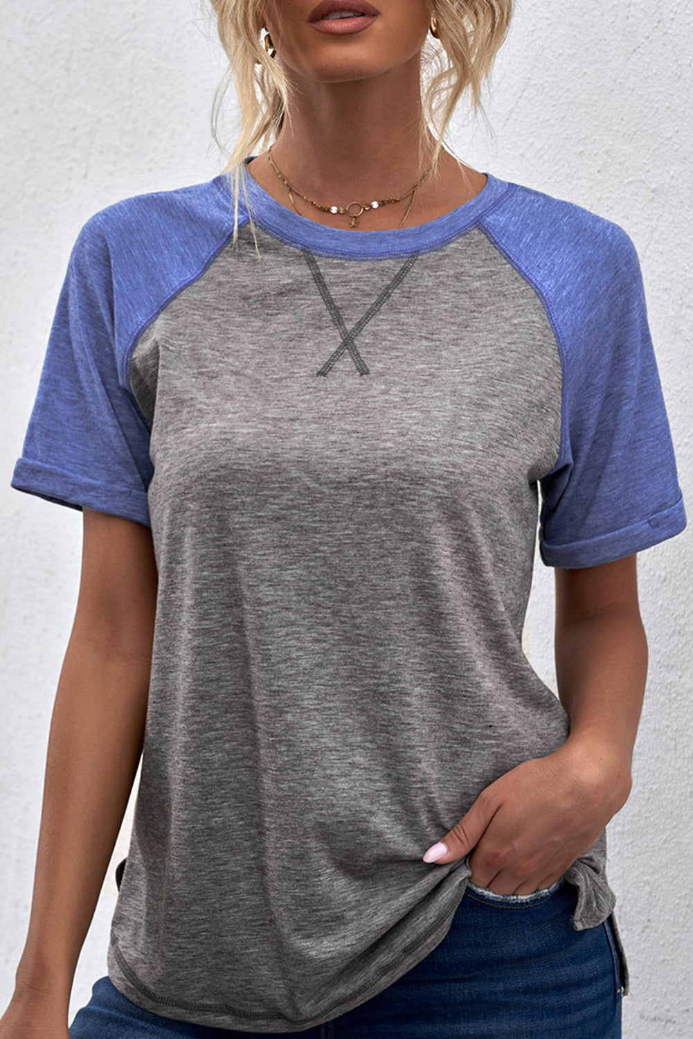 Camiseta con diseño de bloques de colores y patchwork de manga raglán