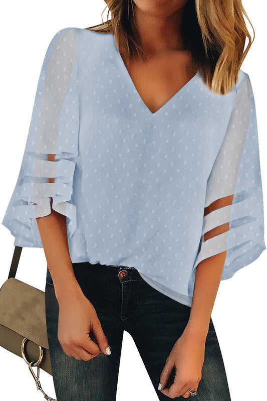 Blusa de lunares suizos con manga kimono y rayas de malla con cuello en V