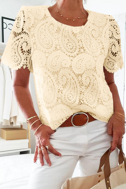 Haut décontracté à manches courtes avec superposition de dentelle et de crochet 