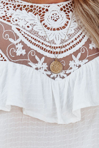 T-shirt à manches courtes et volants avec dentelle