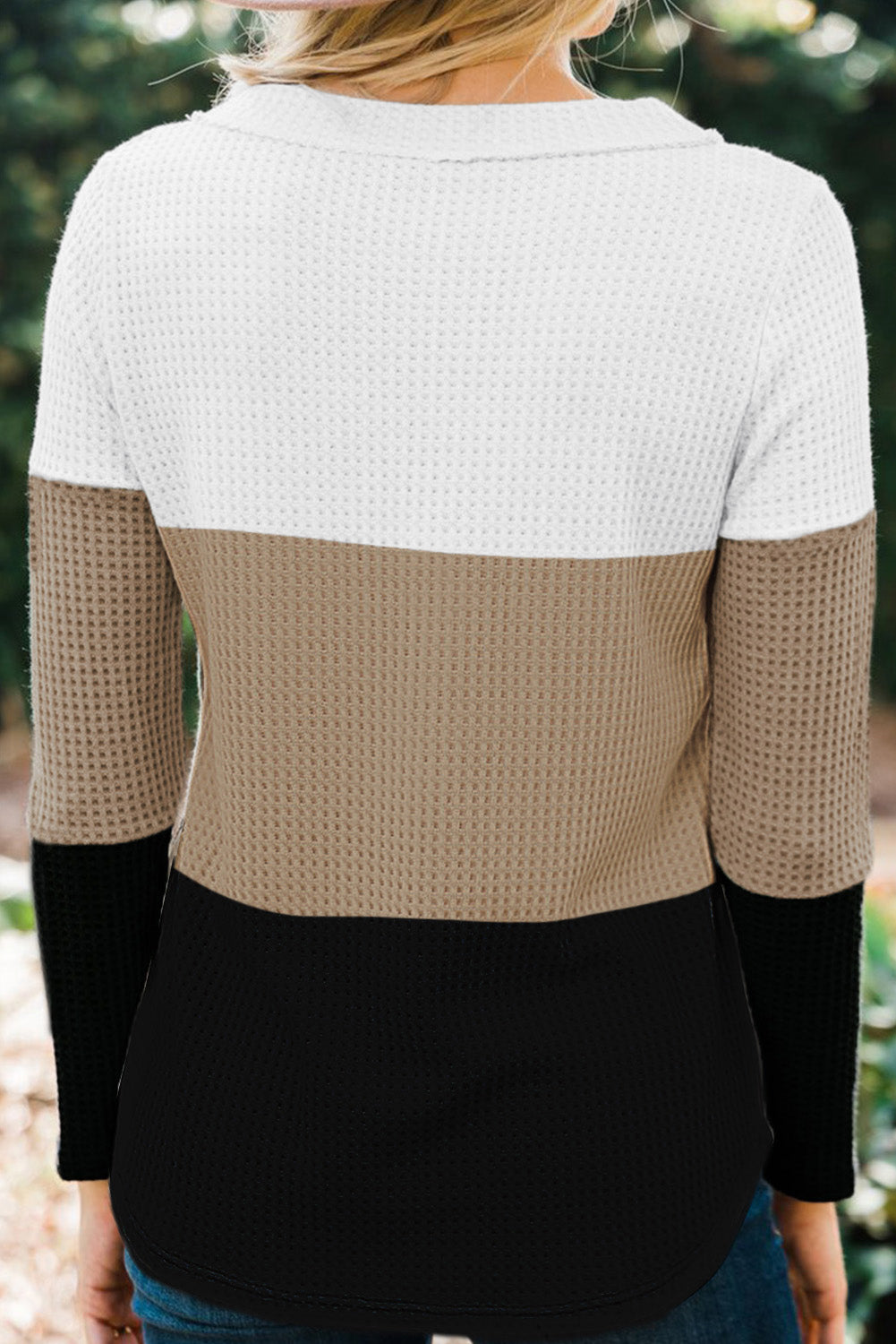 Pull en maille gaufrée à boutons et col en V