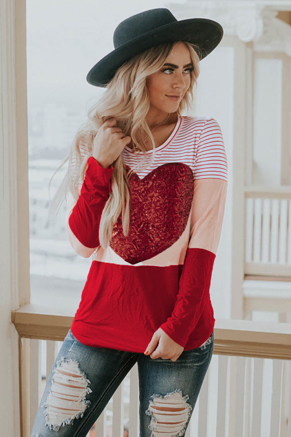 Haut rayé à manches longues et paillettes en forme de cœur