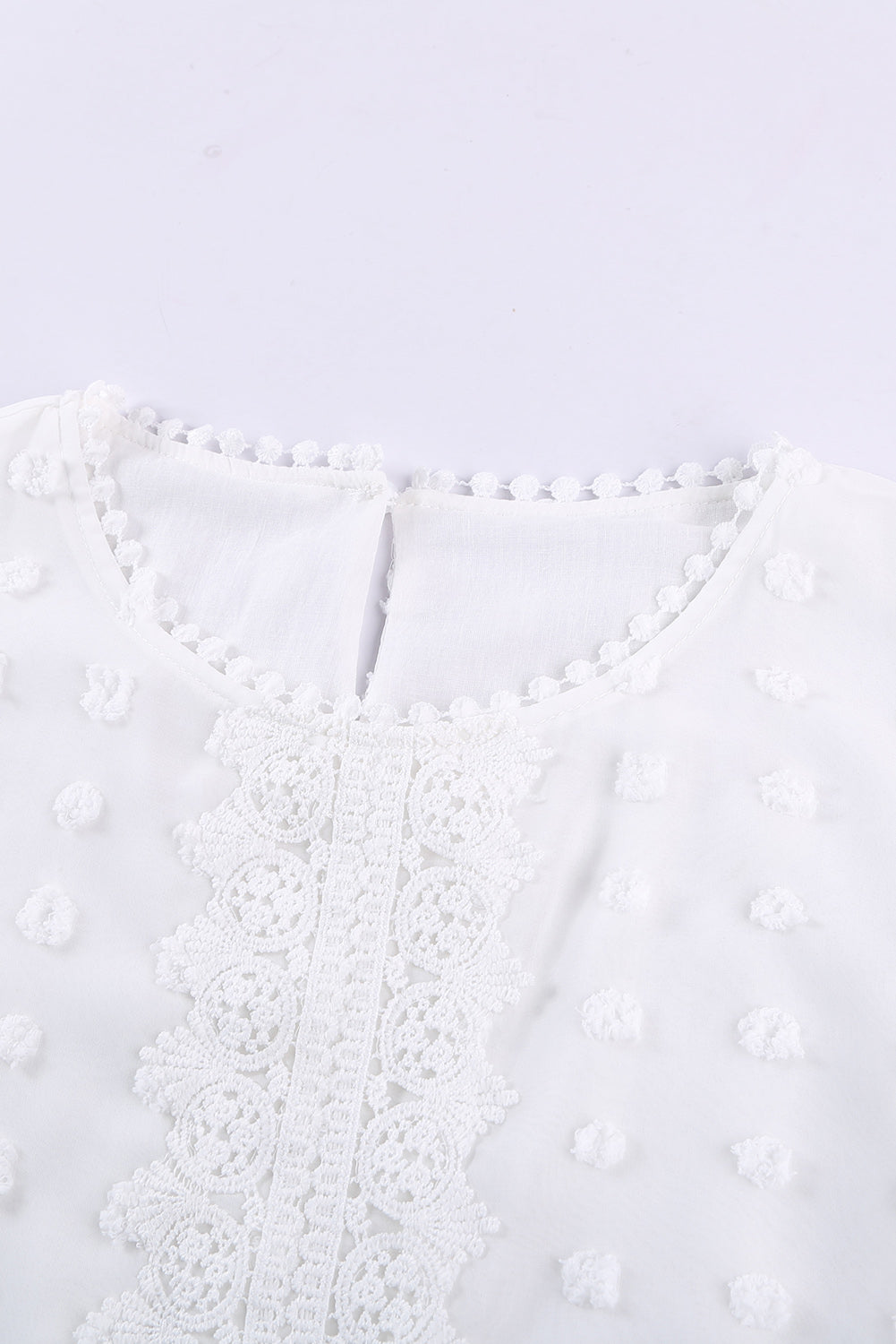 Blusa con manga farol y encaje de lunares