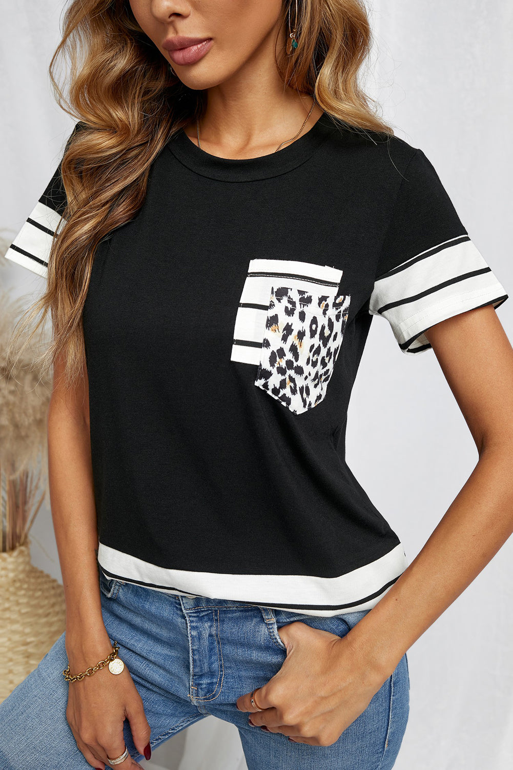 T-shirt à rayures avec poche plaquée