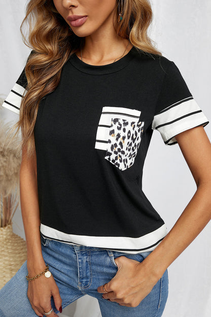 T-shirt à rayures avec poche plaquée