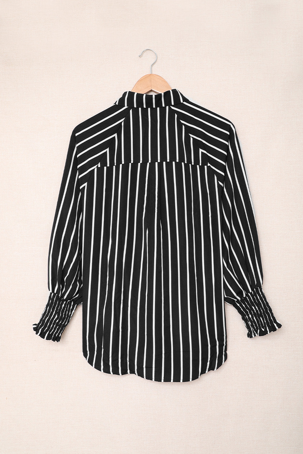 Chemise boutonnée rayée à poches et fentes 