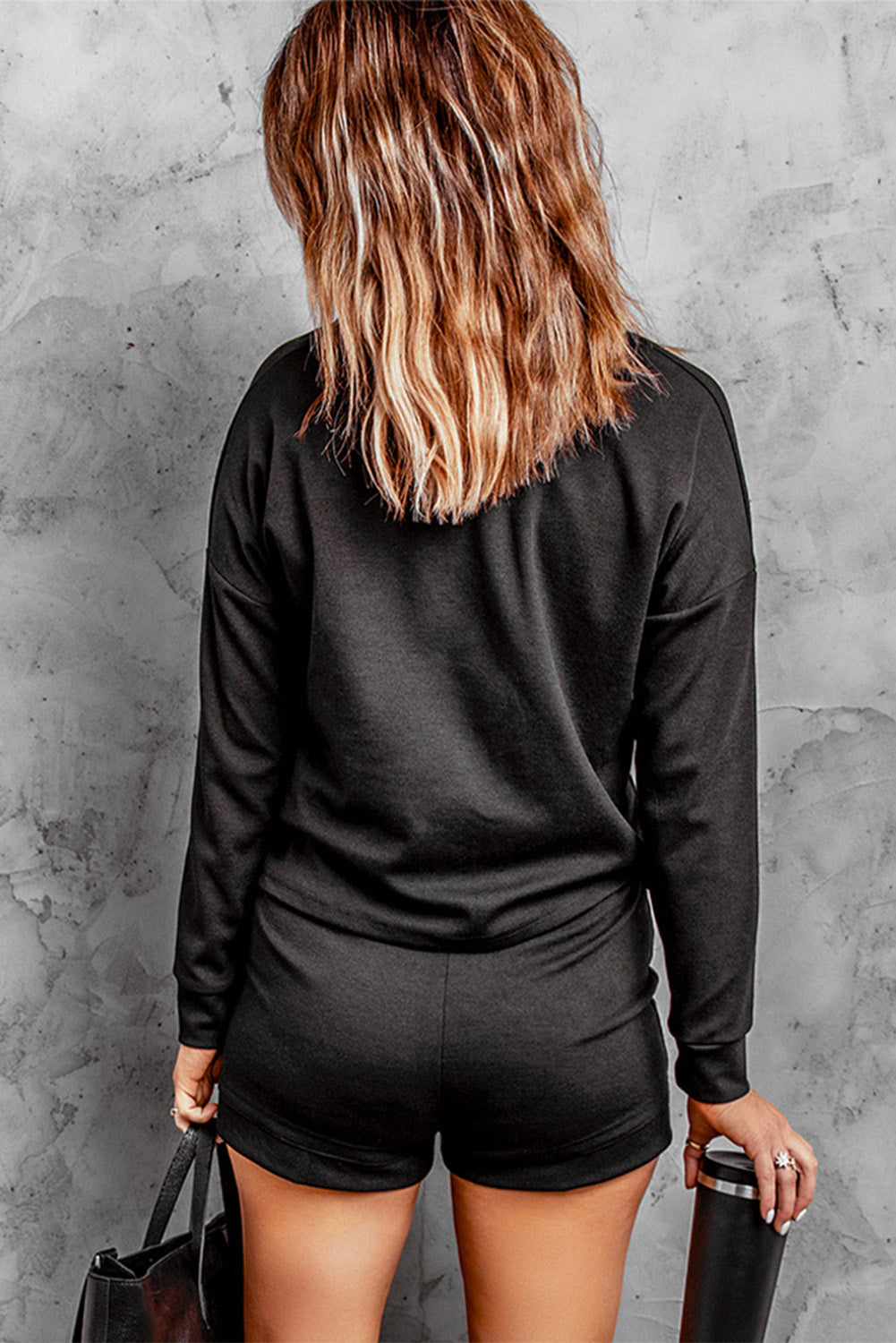 Ensemble deux pièces haut à manches tombantes et short en tricot côtelé gris