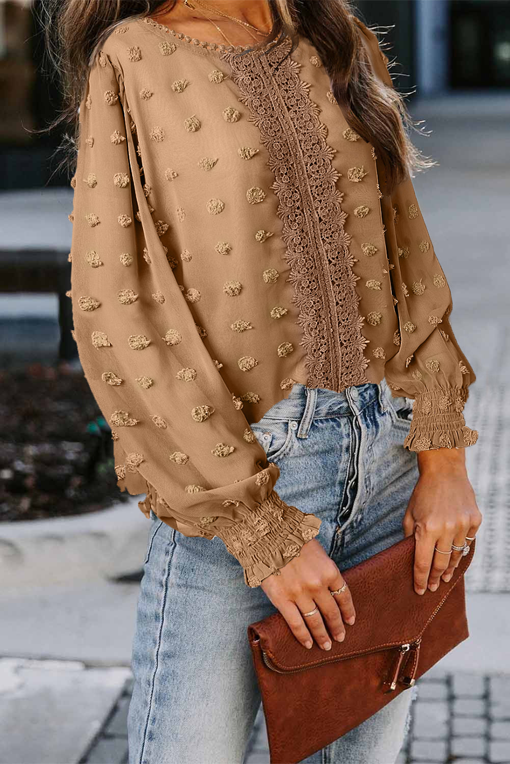 Blusa con manga farol y encaje de lunares