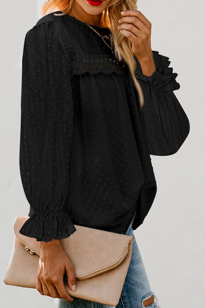 Blusa con mangas con volantes y lunares suizos