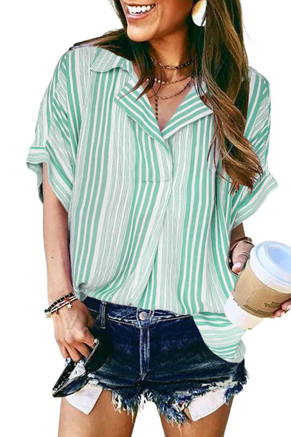 Blusa holgada a rayas con botones en la espalda