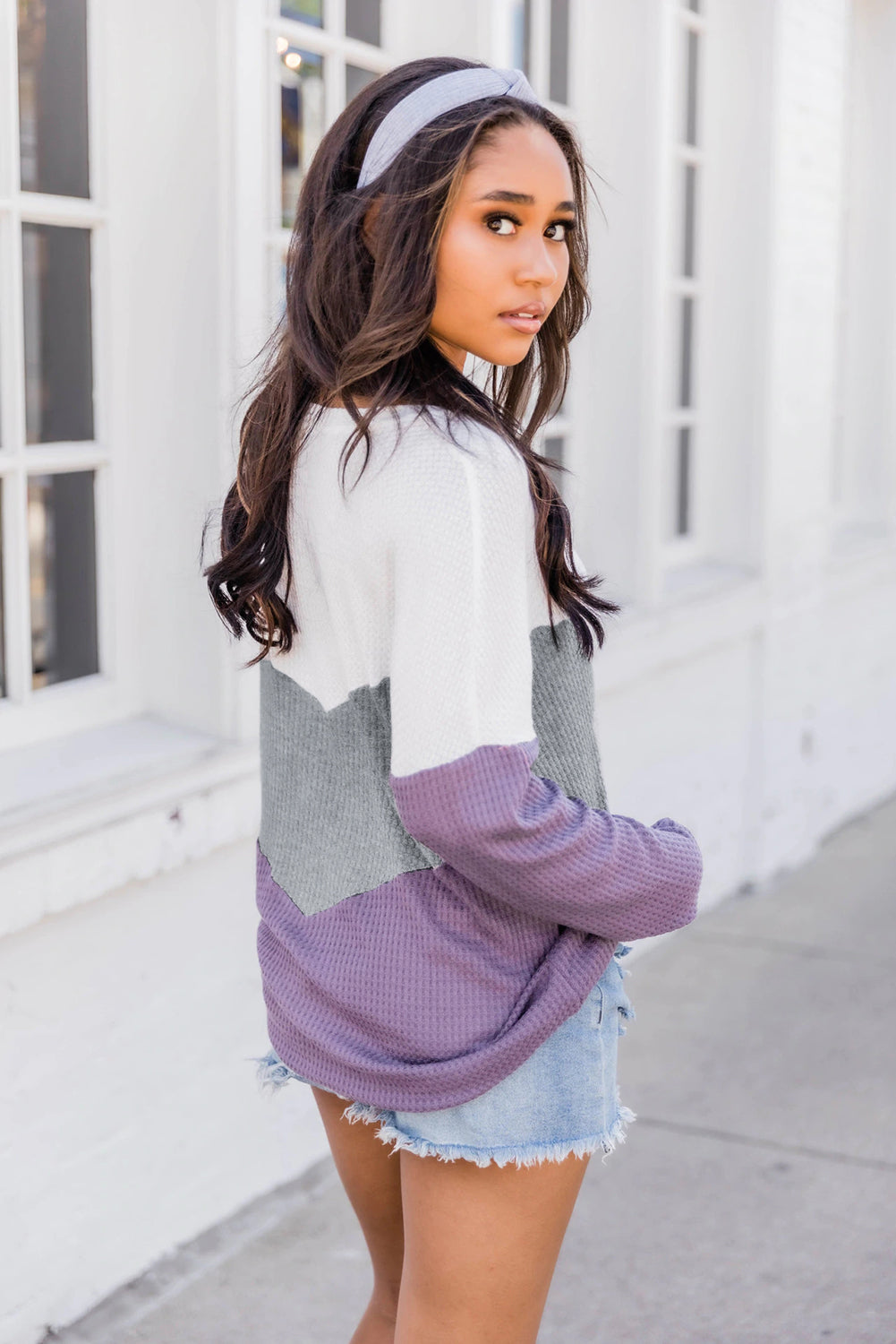 Sweat-shirt à motif gaufré à chevrons et blocs de couleurs 