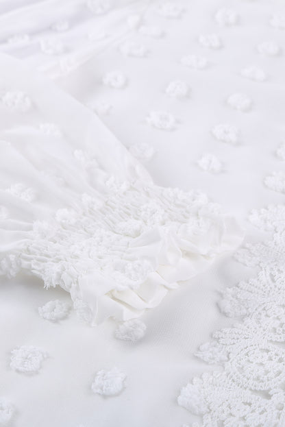 Blusa con manga farol y encaje de lunares