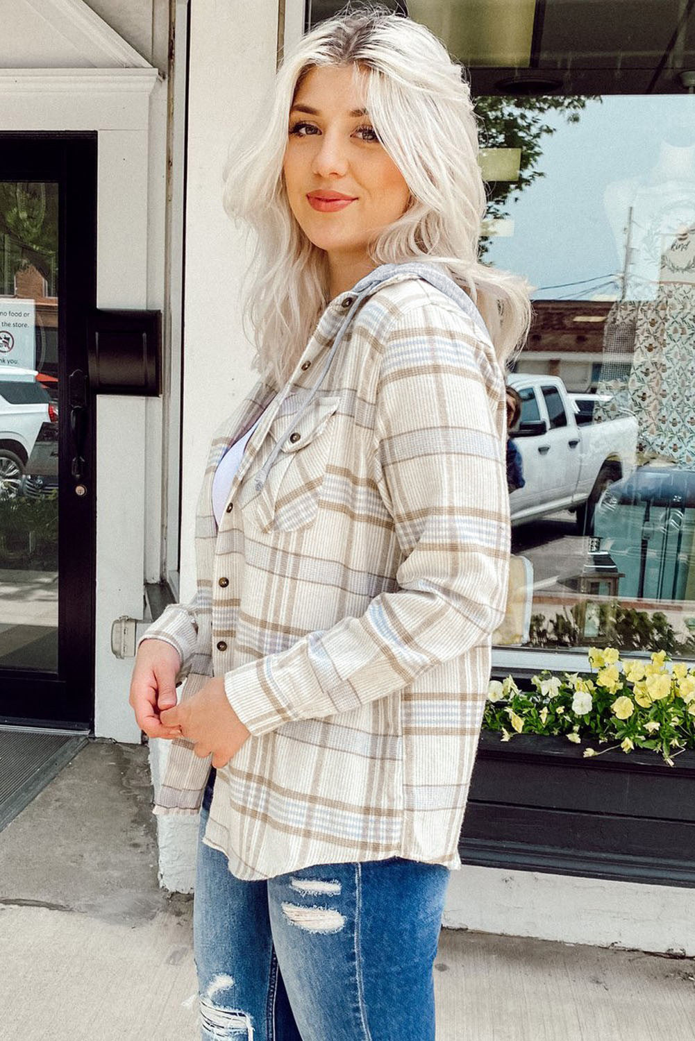 Abrigo estilo camisa con capucha a cuadros caqui