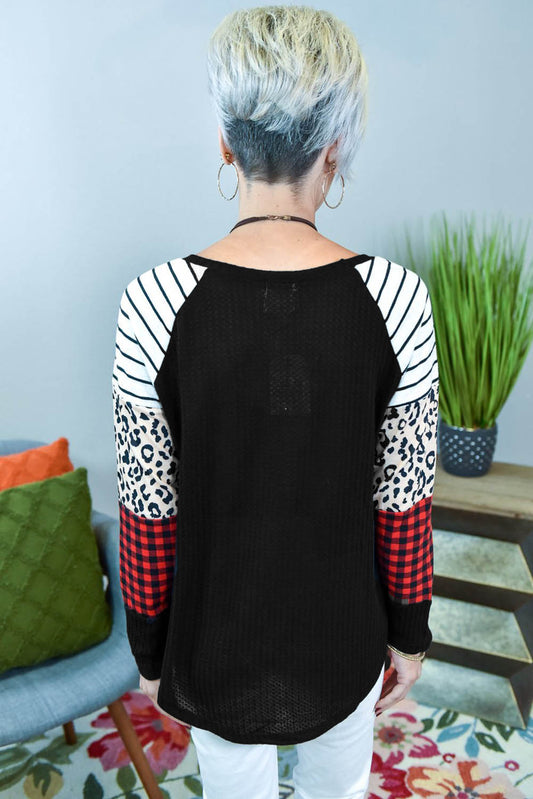 Top de punto gofrado de empalme con estampado de cuello redondo y manga larga