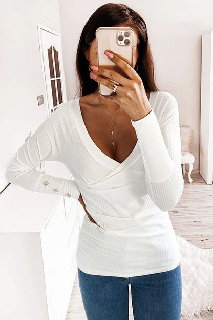 Haut plissé texturé côtelé à col en V et manches longues boutonnées